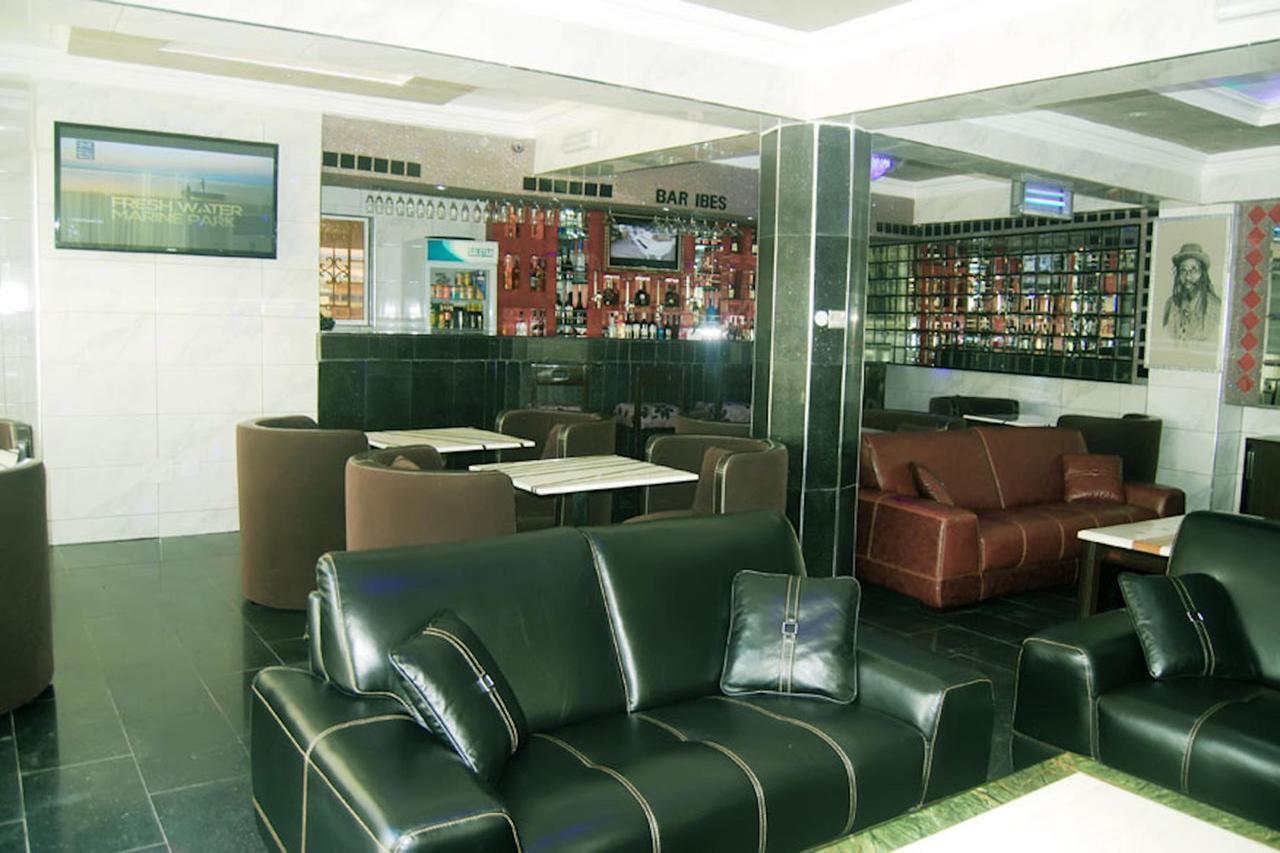 Ogombo Milestone Hotel מראה חיצוני תמונה