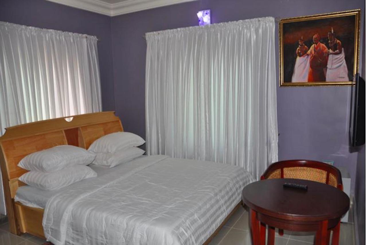 Ogombo Milestone Hotel מראה חיצוני תמונה