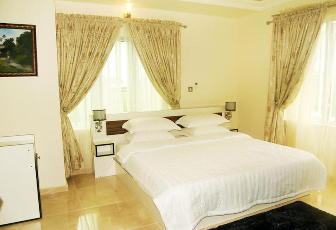 Ogombo Milestone Hotel מראה חיצוני תמונה