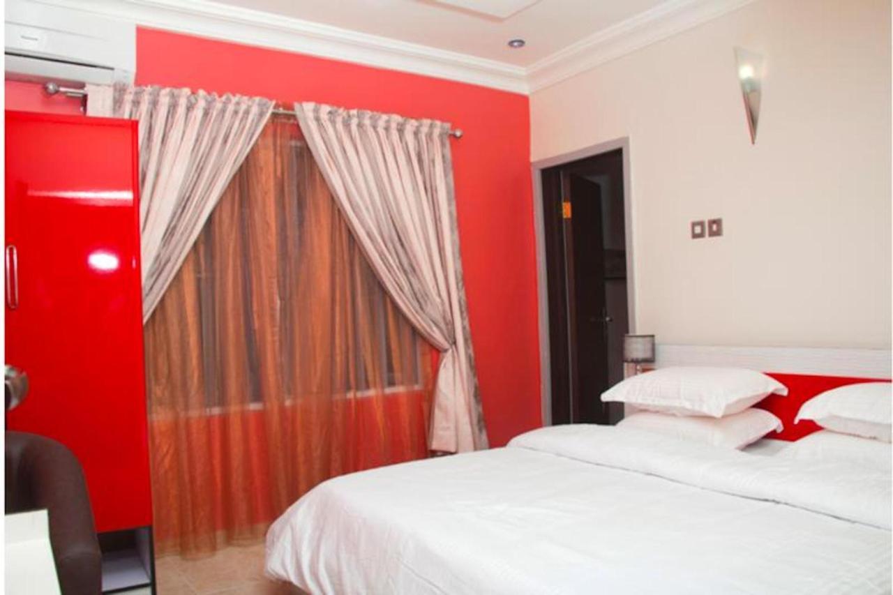 Ogombo Milestone Hotel מראה חיצוני תמונה