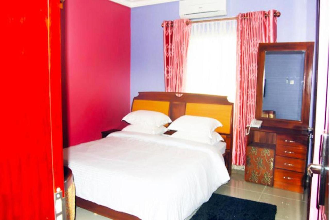 Ogombo Milestone Hotel מראה חיצוני תמונה