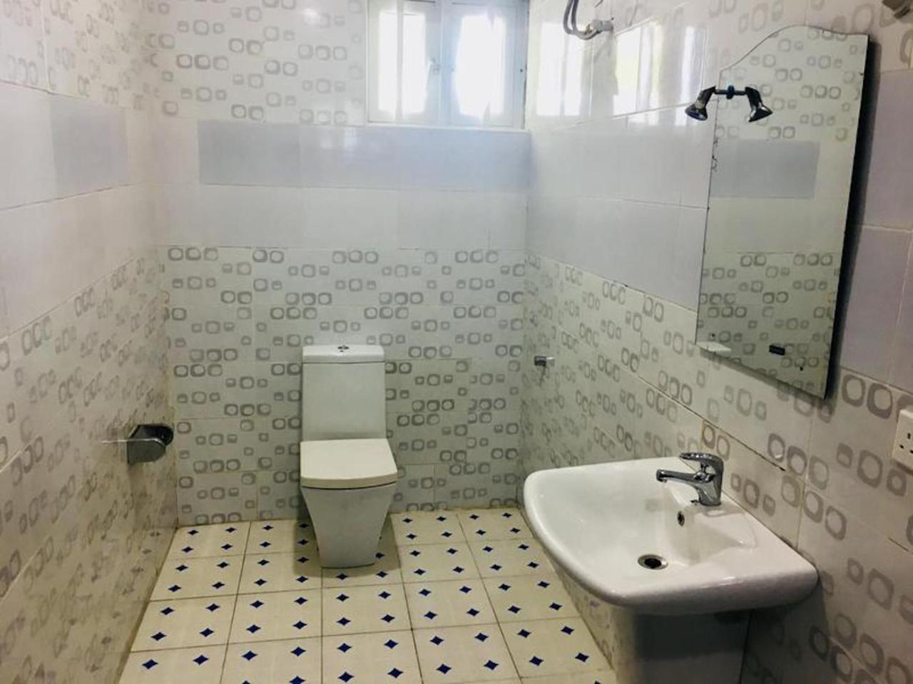 Ogombo Milestone Hotel מראה חיצוני תמונה